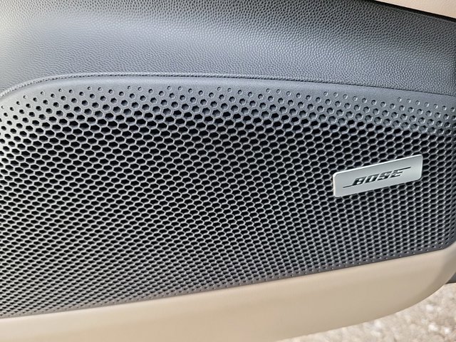 Used 2025 Porsche Macan 4 Electric image 27