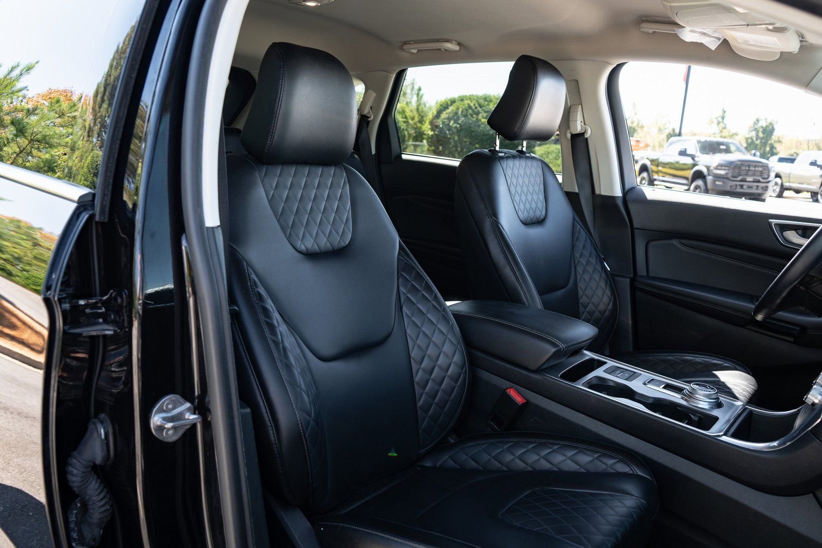 Used 2024 Ford Edge Titanium AWD/4WD image 22