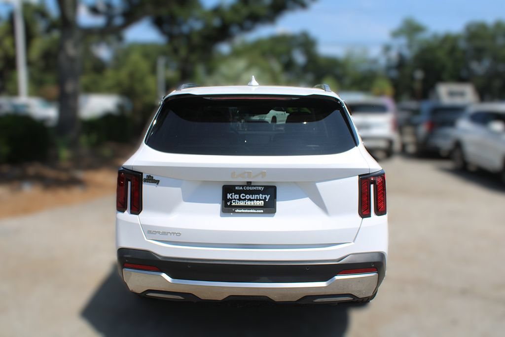 Certified 2025 Kia Sorento EX w/ Panoramic Sunroof Package FWD image 8