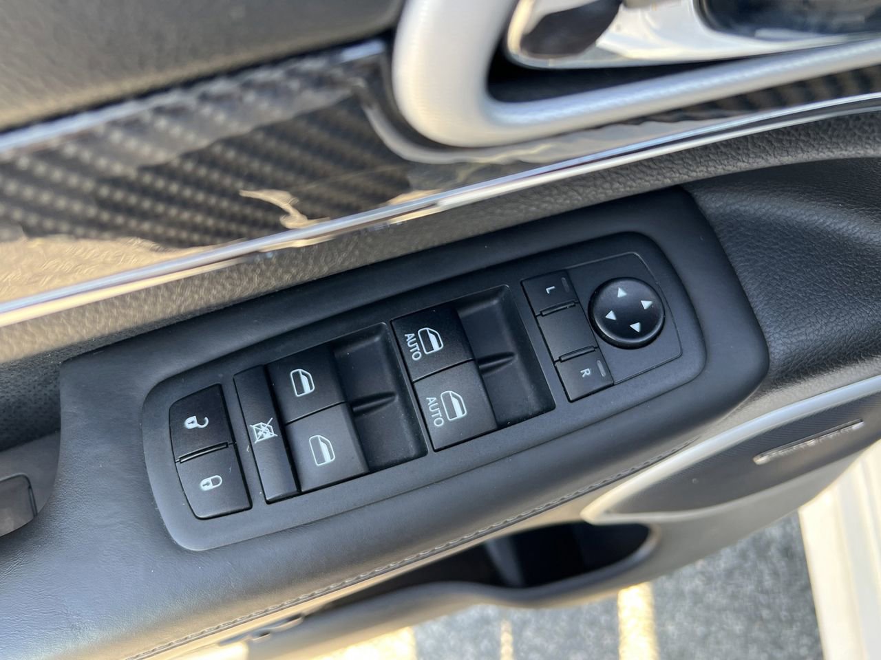 Used 2020 Jeep Grand Cherokee SRT image 21