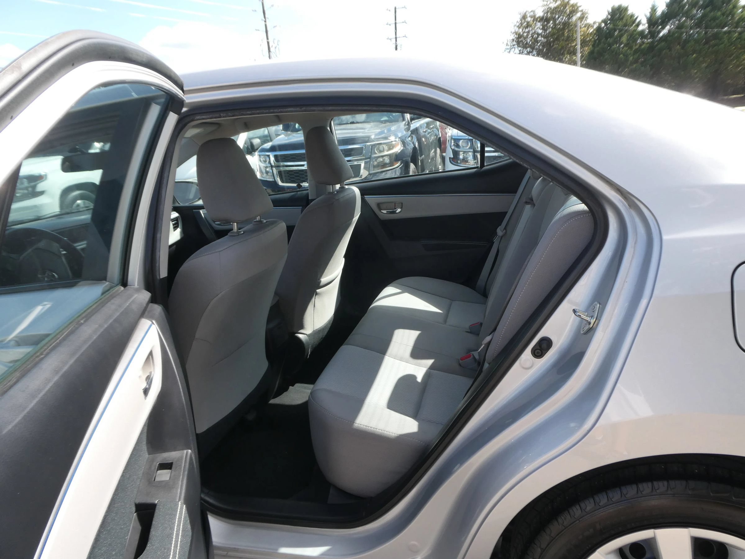 Used 2015 Toyota Corolla LE FWD image 27