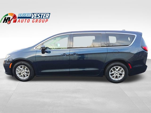 Used 2024 Chrysler Pacifica Touring-L FWD image 1