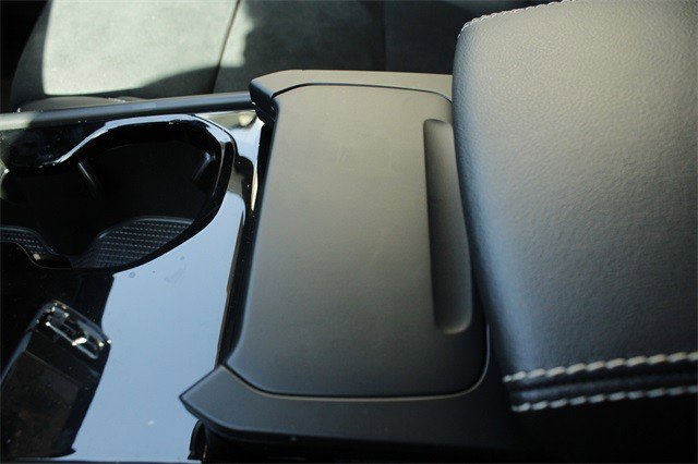 Used 2021 Volvo XC40 P8 Recharge w/ Advanced Package image 27