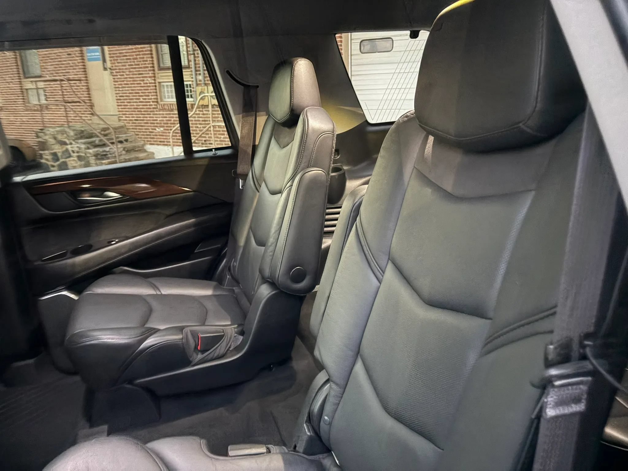 Used 2016 Cadillac Escalade Luxury AWD/4WD image 36