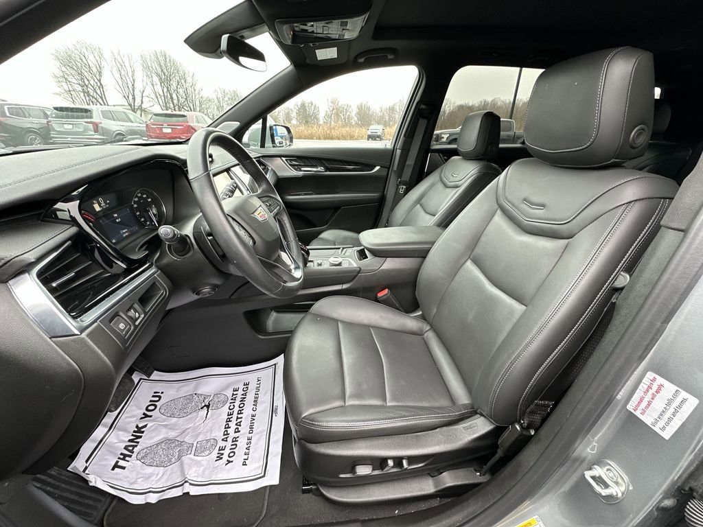 Used 2025 Cadillac XT6 Premium Luxury FWD image 11