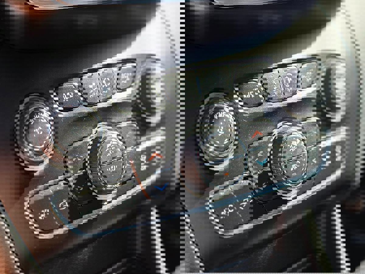 Used 2019 Jeep Cherokee Limited image 33