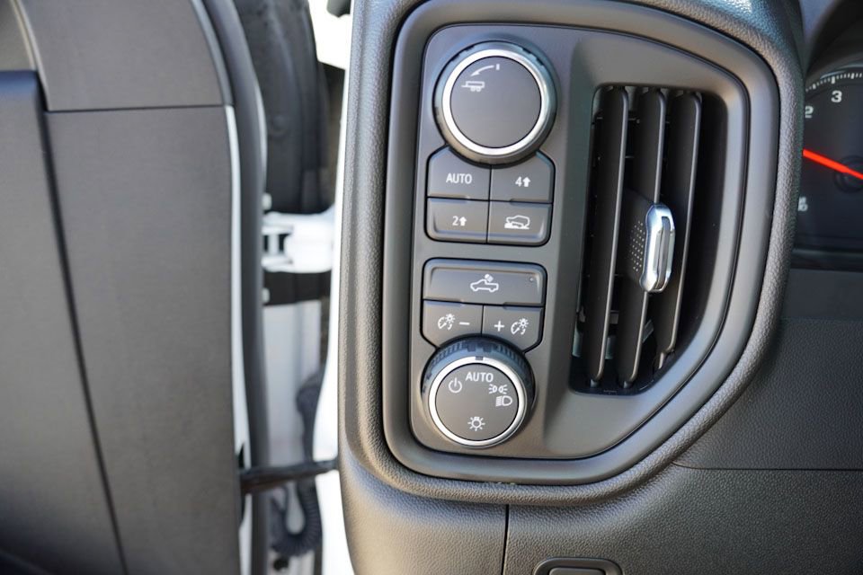 Certified 2024 Chevrolet Silverado 1500 Custom image 22