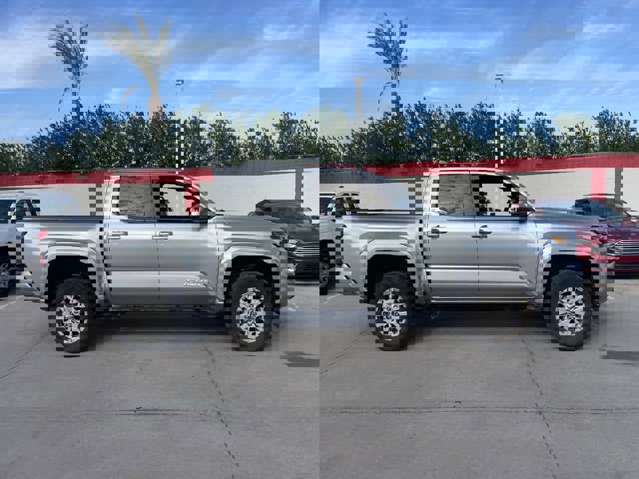 Used 2025 Toyota Tacoma SR5 image 2