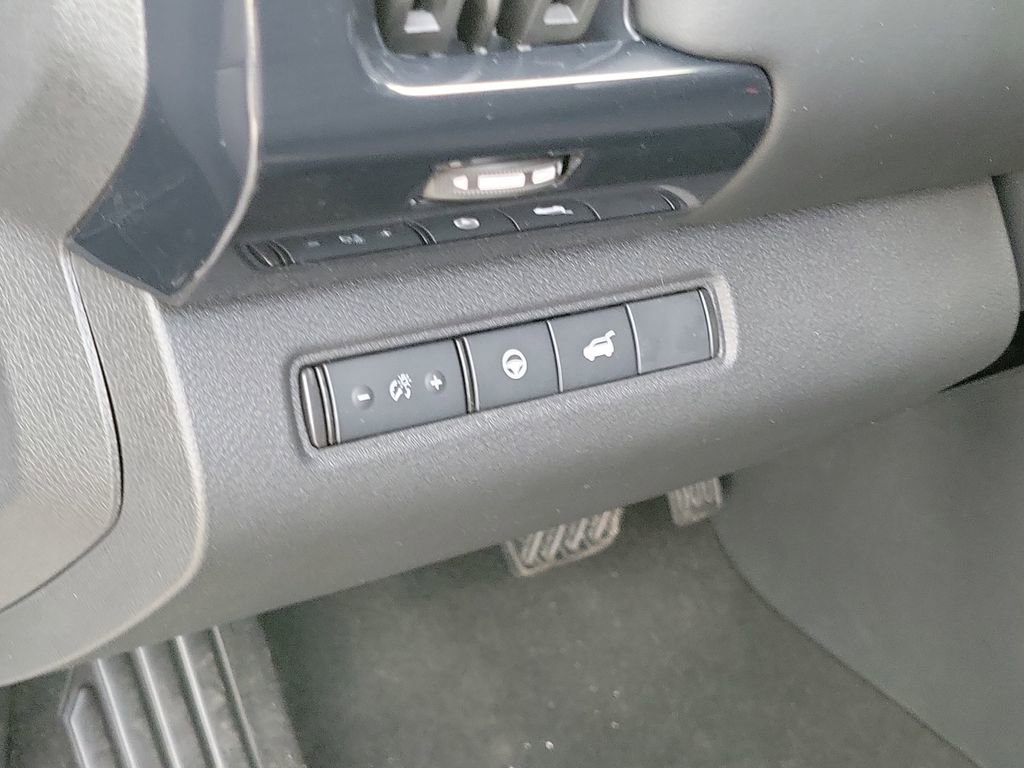 New 2025 Nissan Pathfinder SV image 25