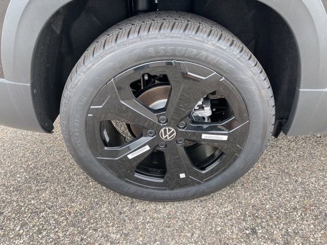 Used 2025 Volkswagen Taos SE image 22