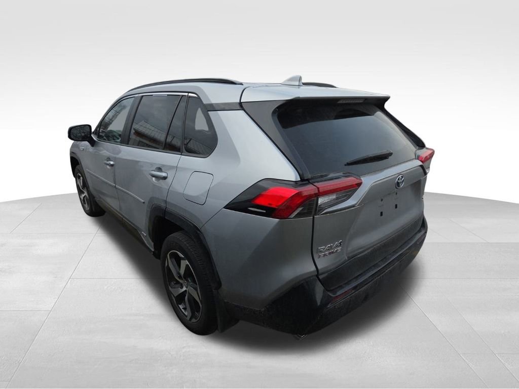 Used 2021 Toyota RAV4 SE w/ Weather & Moonroof Package image 13