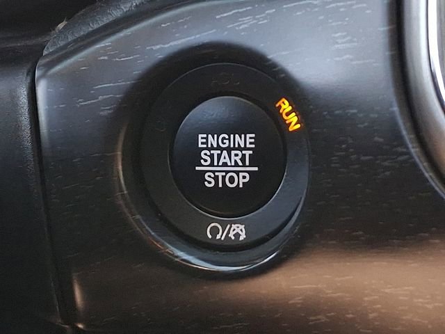 Used 2018 Jeep Grand Cherokee Altitude image 23