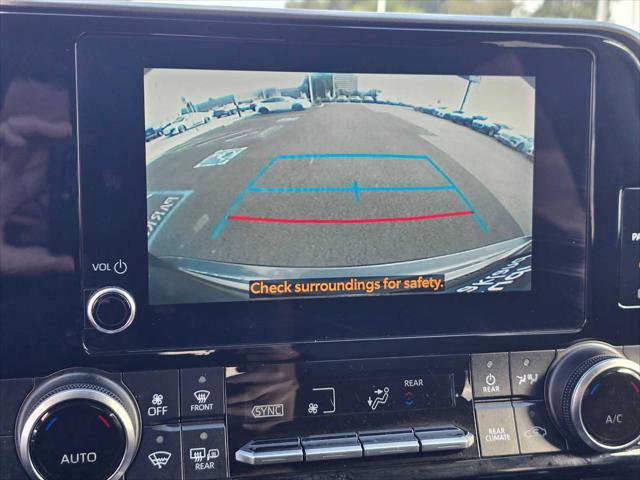 Used 2023 Toyota Highlander LE FWD image 33