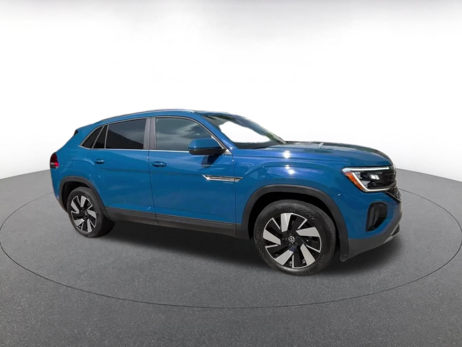 Used 2026 Volkswagen Atlas Cross Sport SE FWD image 2