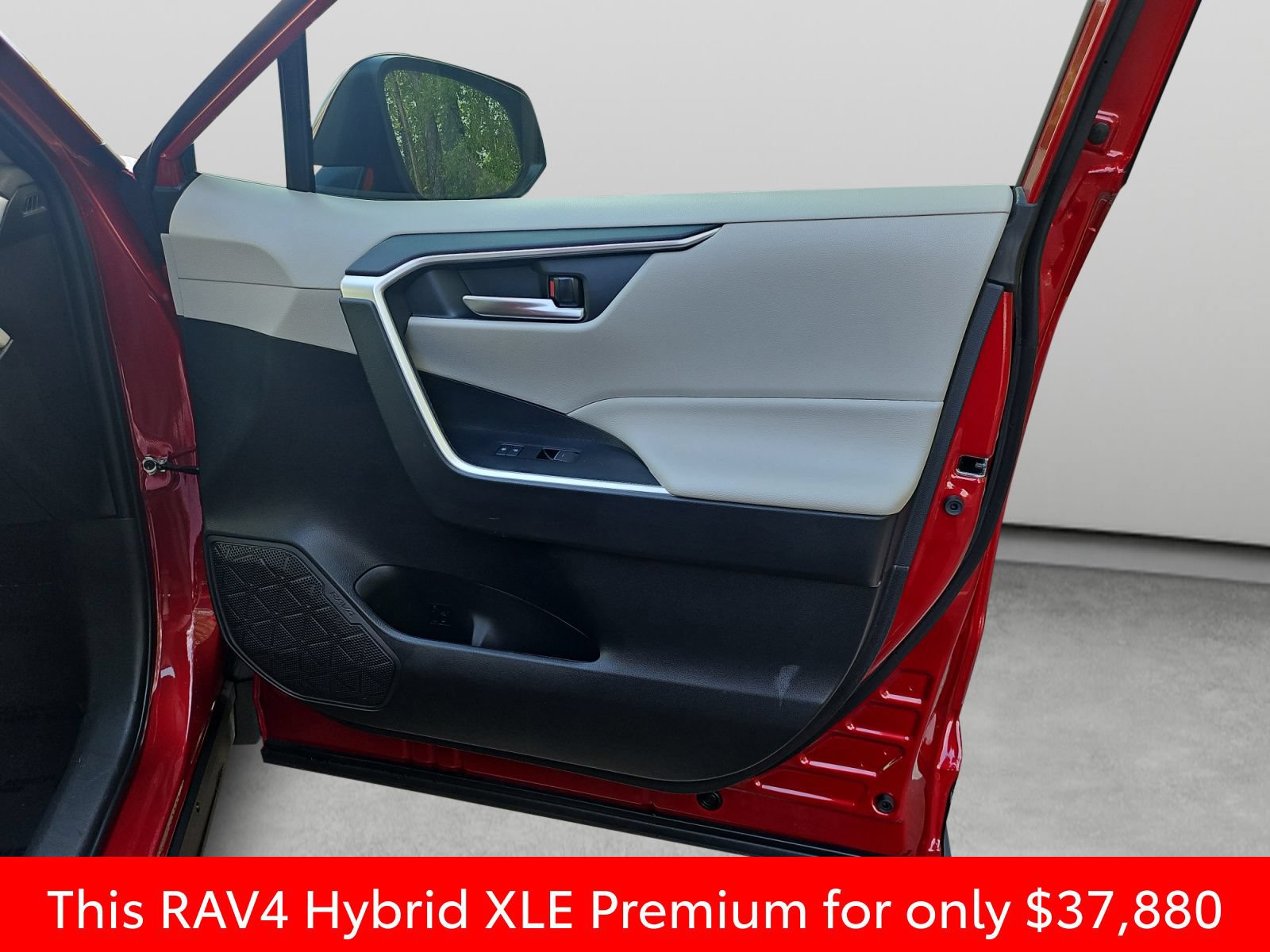 Used 2023 Toyota RAV4 XLE Premium AWD/4WD image 36