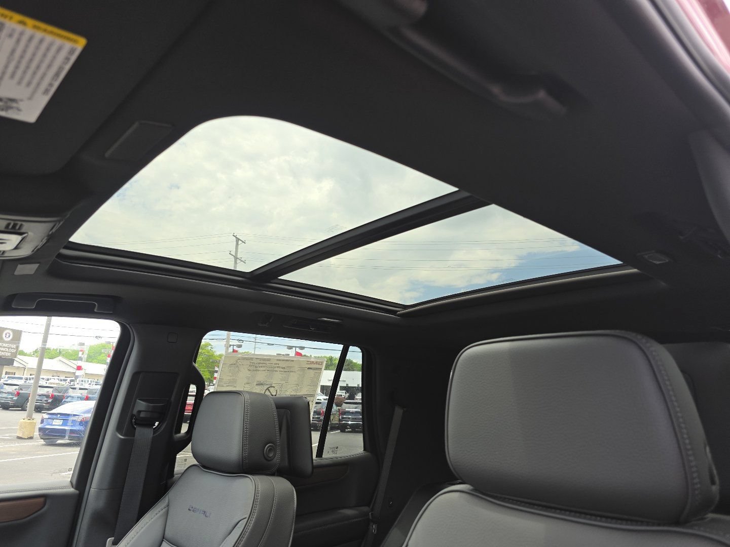 New 2026 GMC Yukon Denali w/ Denali Reserve Package AWD/4WD image 6