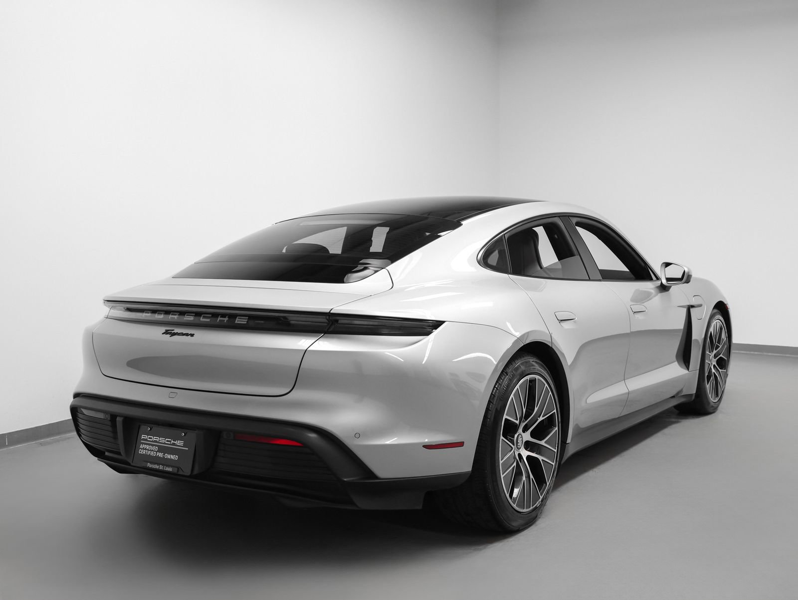 Certified 2021 Porsche Taycan image 12