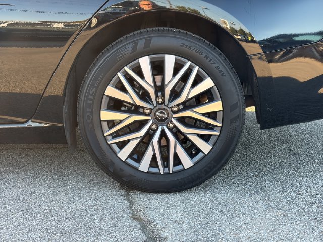 Used 2024 Nissan Altima 2.5 SV FWD image 11