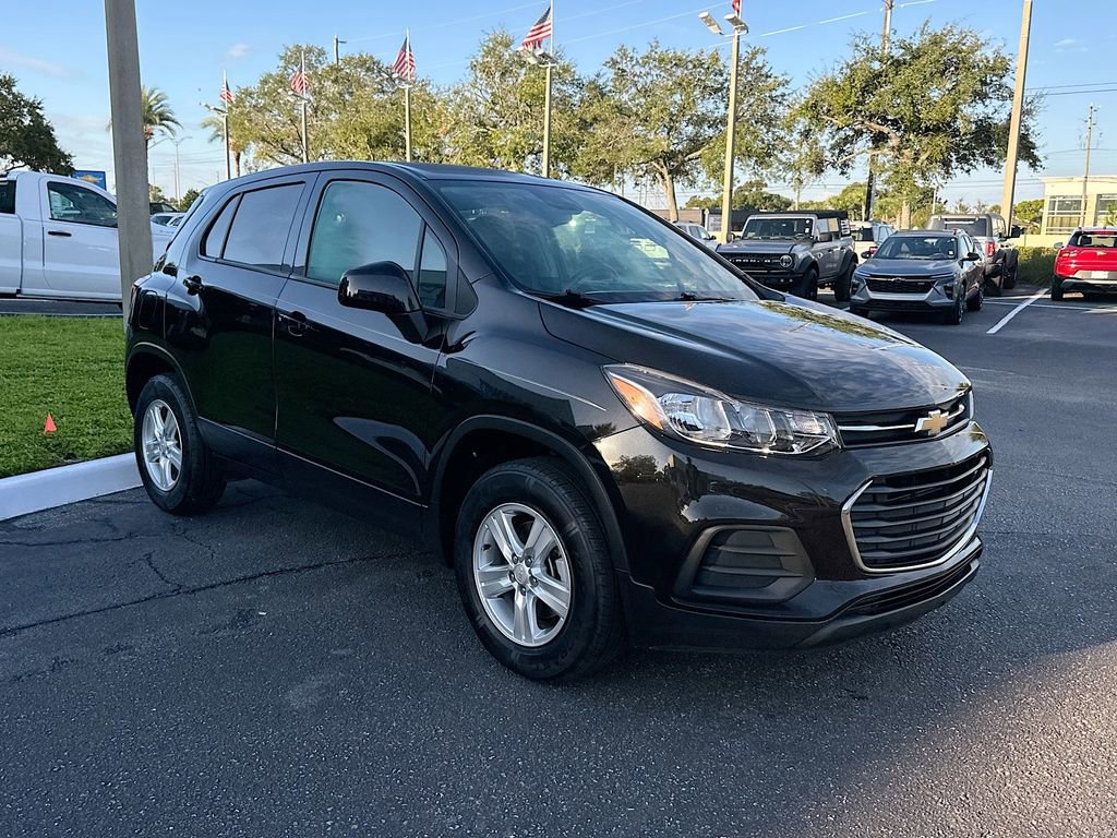 Used 2022 Chevrolet Trax LS w/ Tint and Cruise Package AWD/4WD image 3