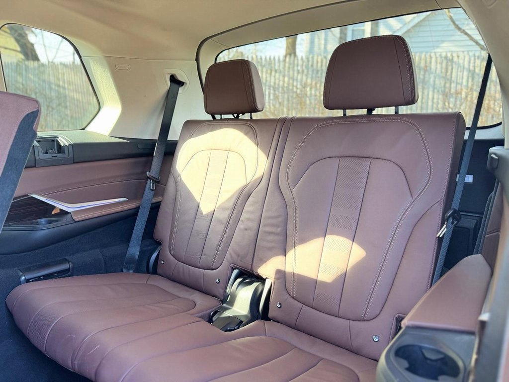 Used 2021 BMW X7 xDrive40i w/ Parking Assistance Package image 22