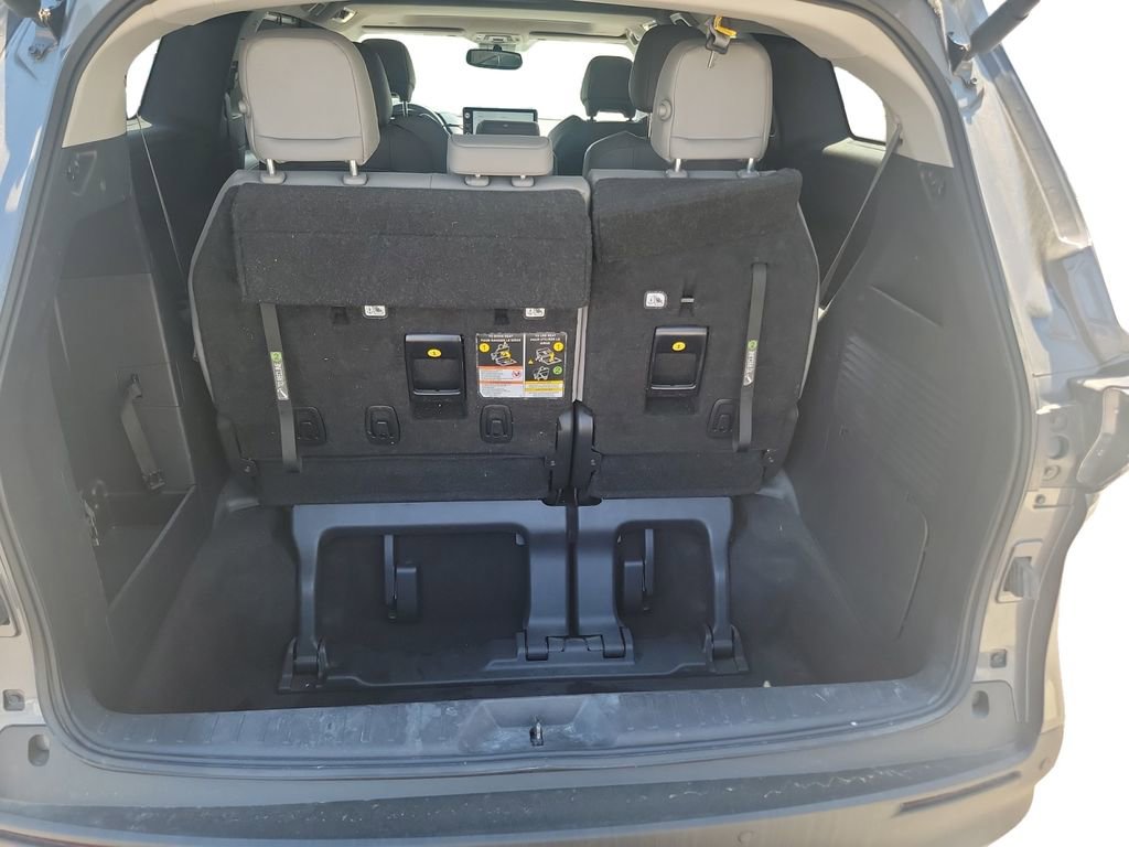 Used 2025 Toyota Sienna XLE FWD image 13
