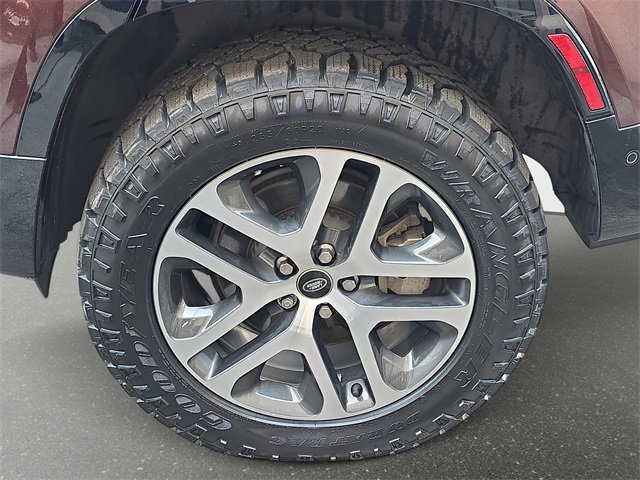 Used 2023 Land Rover Defender 130 X-Dynamic SE image 33