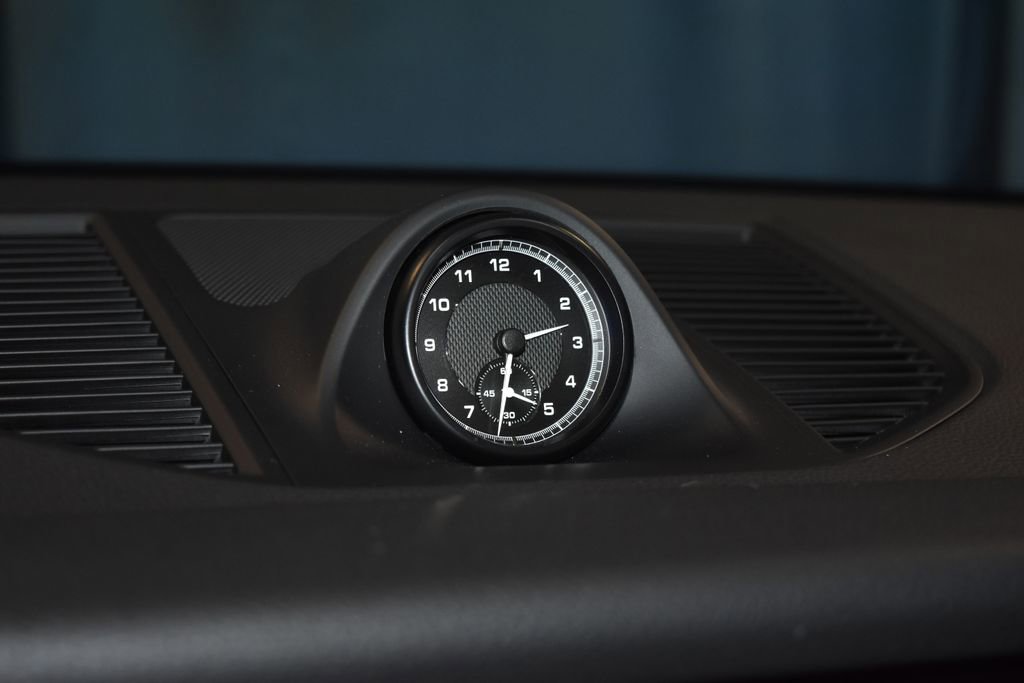 Certified 2025 Porsche Macan image 12