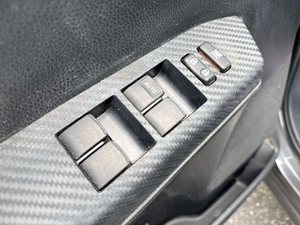 Used 2013 Toyota RAV4 LE FWD image 13