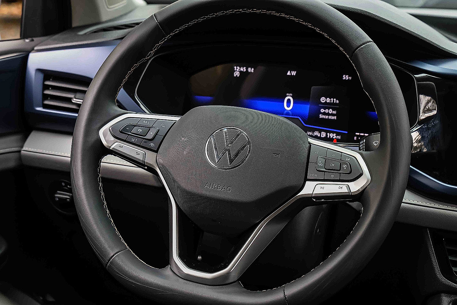 Used 2024 Volkswagen Taos SE image 9