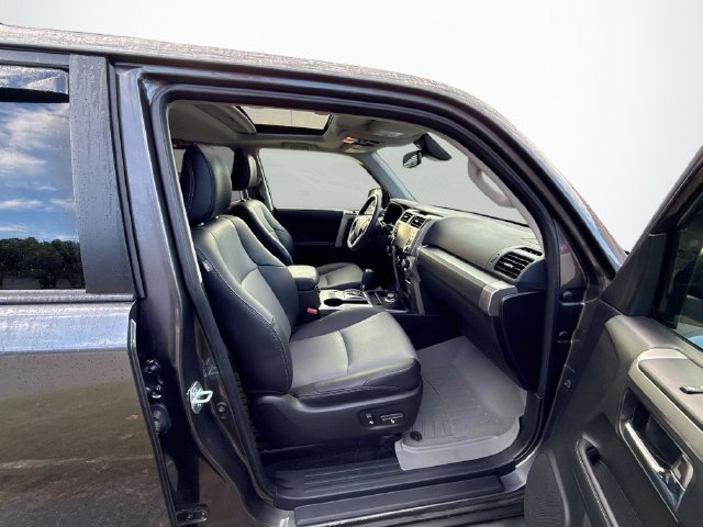 Used 2022 Toyota 4Runner SR5 Premium w/ Moonroof Package AWD/4WD image 29