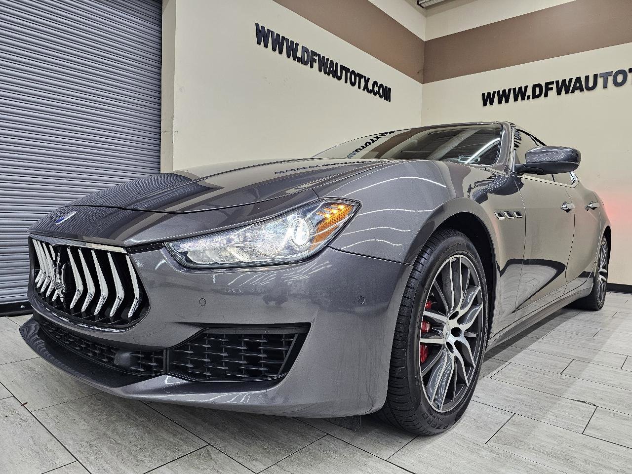 Used 2018 Maserati Ghibli RWD image 2