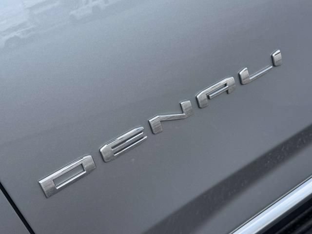 Used 2023 GMC Yukon Denali w/ Advanced Technology Package AWD/4WD image 5