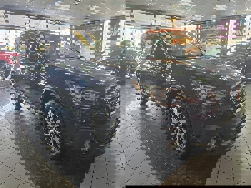 Used 2018 Subaru Outback 3.6R Touring image 3