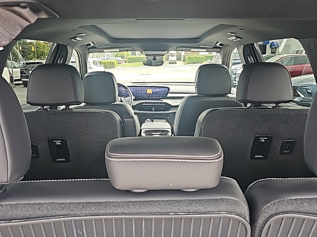 Used 2025 Buick Enclave Avenir w/ Super Cruise Package image 6