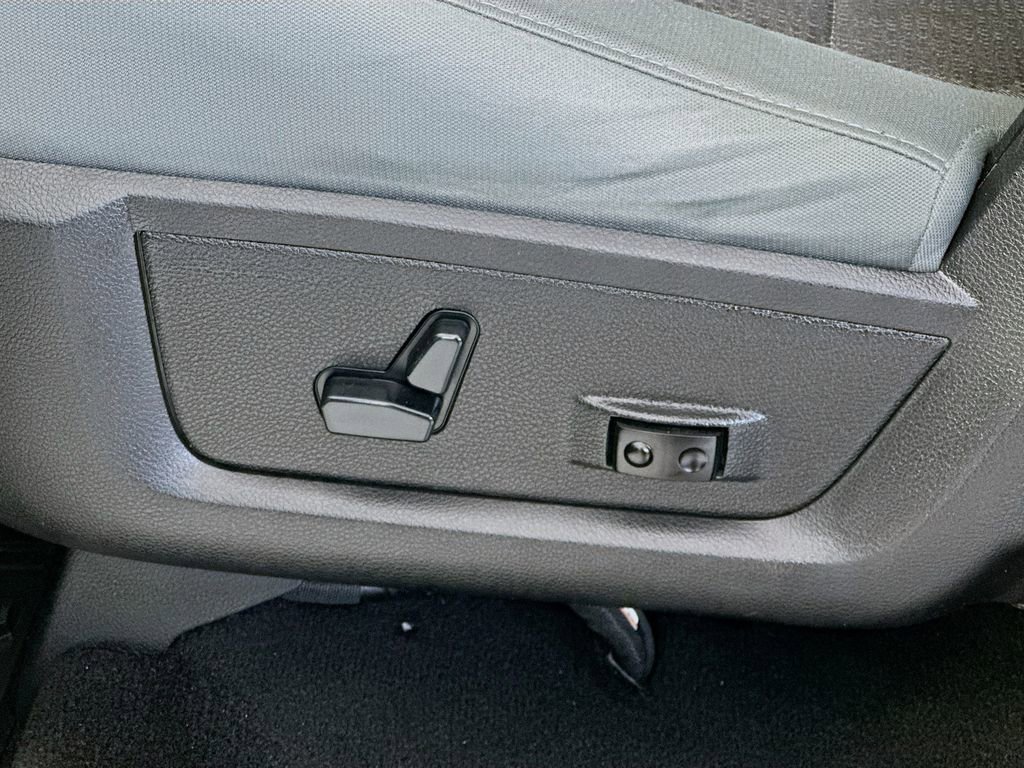 Used 2016 RAM 2500 Big Horn w/ Black Appearance Group image 22