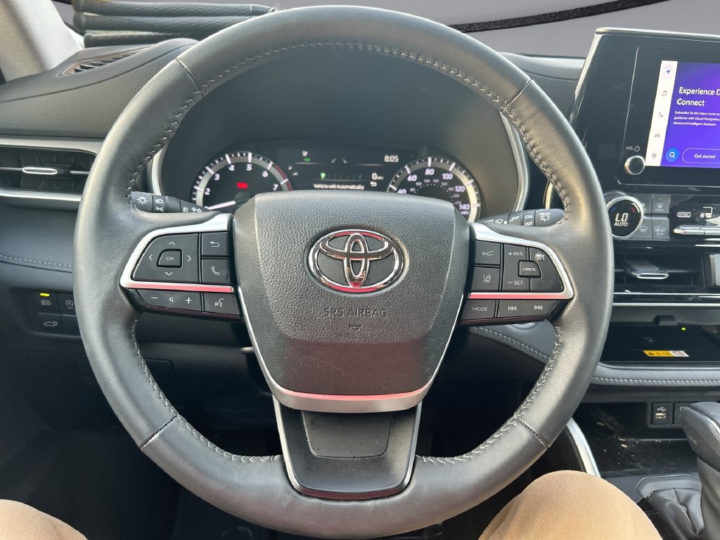 Used 2024 Toyota Highlander XLE FWD image 15