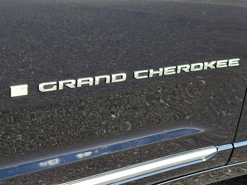 Used 2023 Jeep Grand Cherokee L Summit w/ Luxury Tech Group V image 39