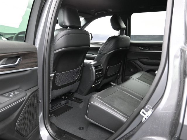 New 2026 Jeep Grand Cherokee Altitude AWD/4WD image 19