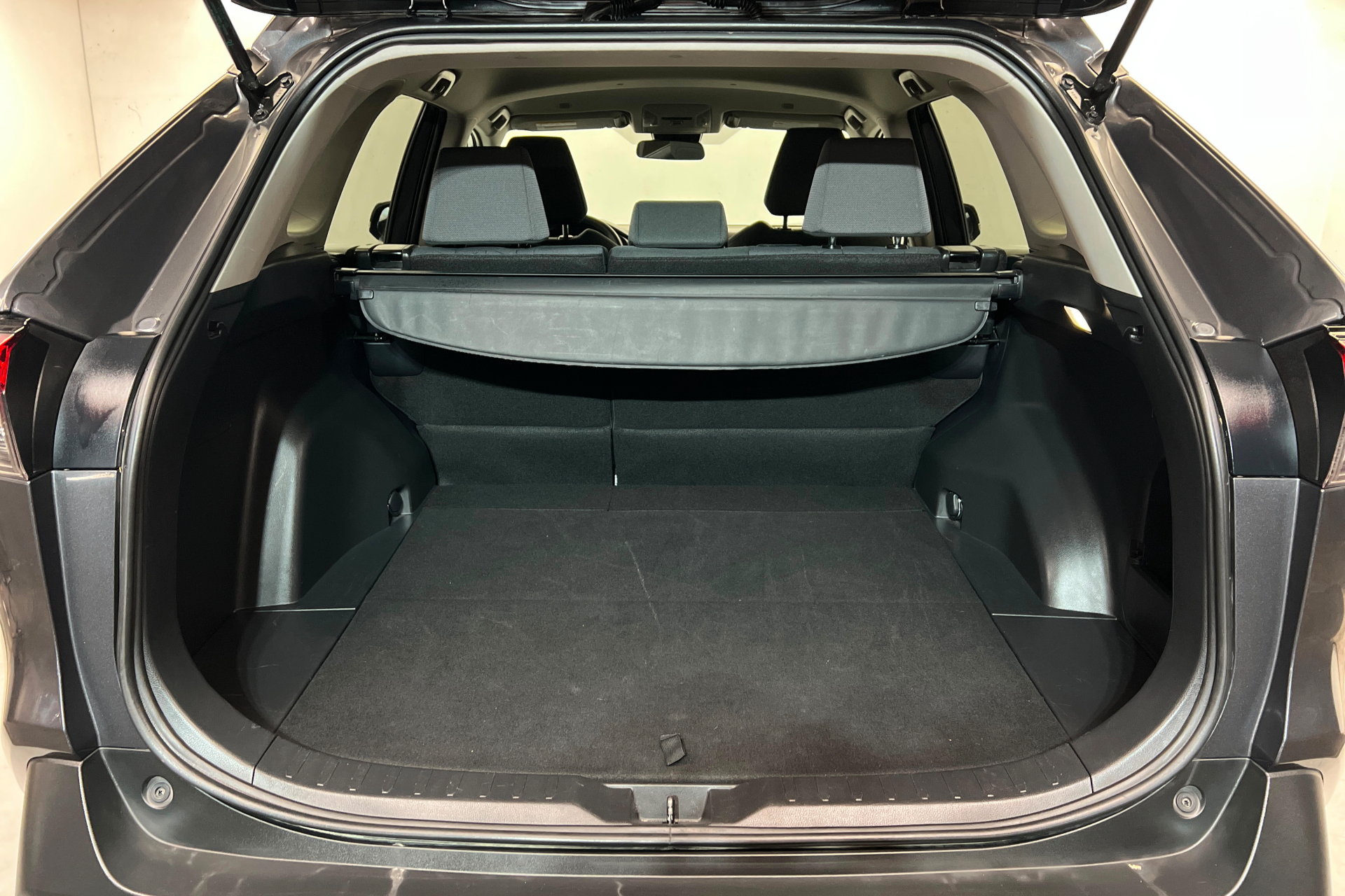 Used 2025 Toyota RAV4 XLE FWD image 23
