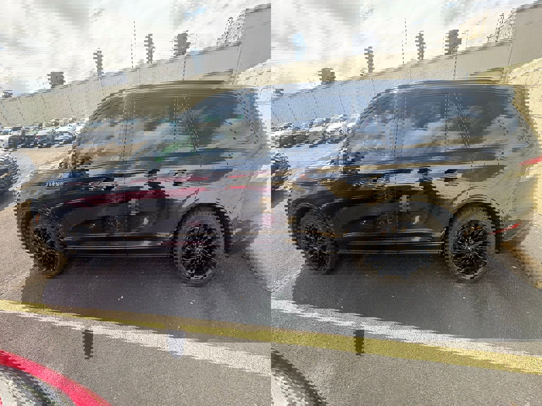 Used 2023 Lincoln Aviator Reserve w/ Jet Appearance Package image 5