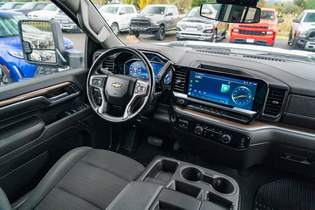 Used 2024 Chevrolet Silverado 3500 LT image 21
