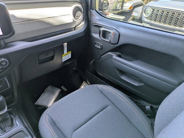 New 2025 Jeep Gladiator Sport image 15