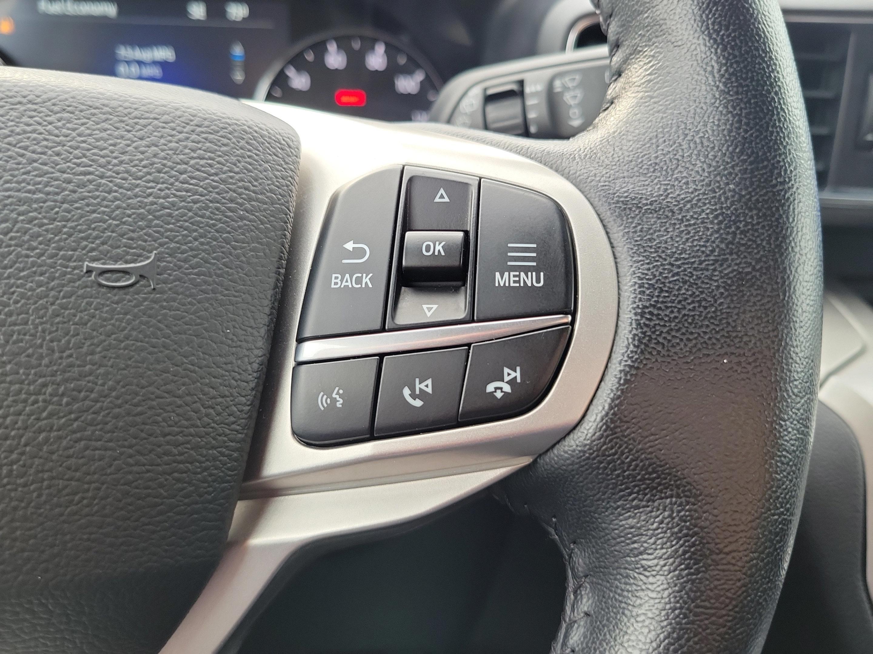 Used 2022 Ford Explorer XLT w/ Equipment Group 202A AWD/4WD image 23
