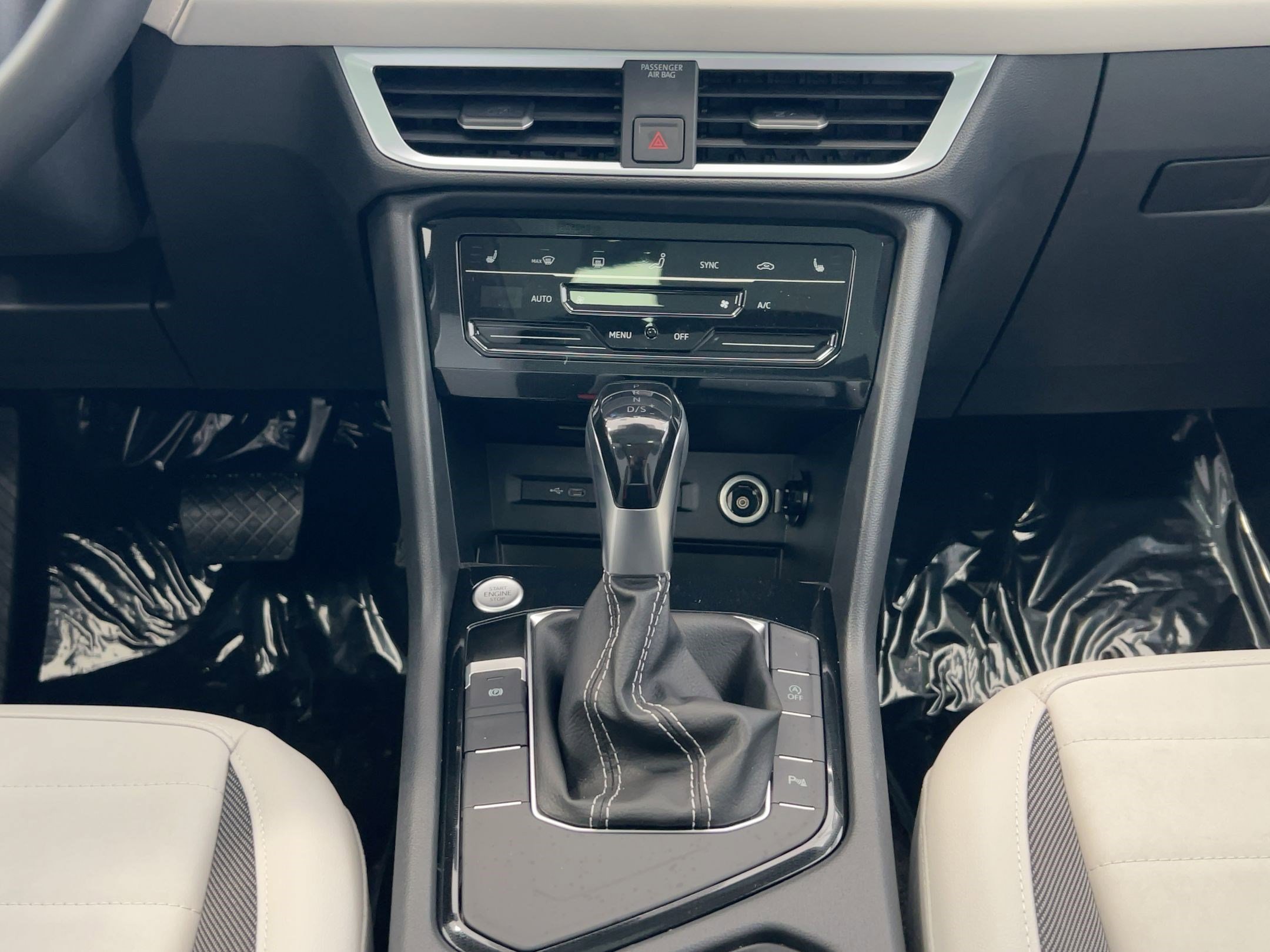 New 2026 Volkswagen Taos SE FWD image 18