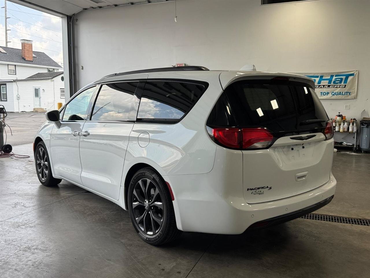 Used 2018 Chrysler Pacifica Touring Plus w/ S Appearance Package FWD image 32