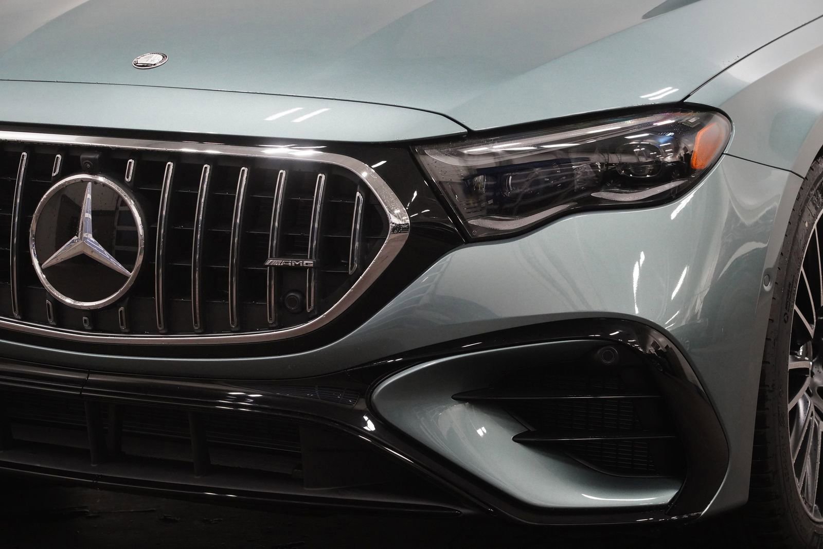 New 2026 Mercedes-Benz E 53 AMG e 4MATIC Sedan image 11