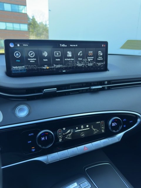 Used 2025 Genesis GV70 2.5T image 13