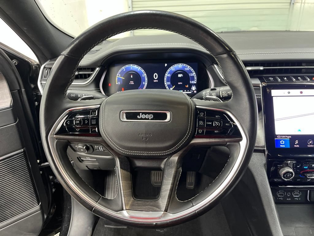 Used 2022 Jeep Grand Cherokee Overland w/ Luxury Tech Group IV AWD/4WD image 24