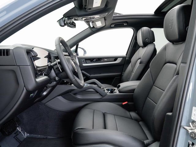 Certified 2025 Porsche Cayenne image 6