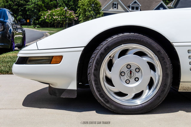 Used 1991 Chevrolet Corvette Convertible RWD image 4